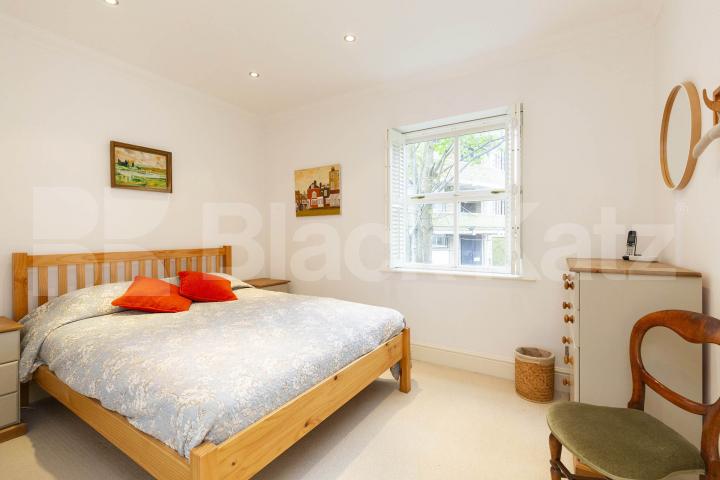 Spacious three bed two bath apartment with balcony and secure parking Cholmeley Park, Highgate 
